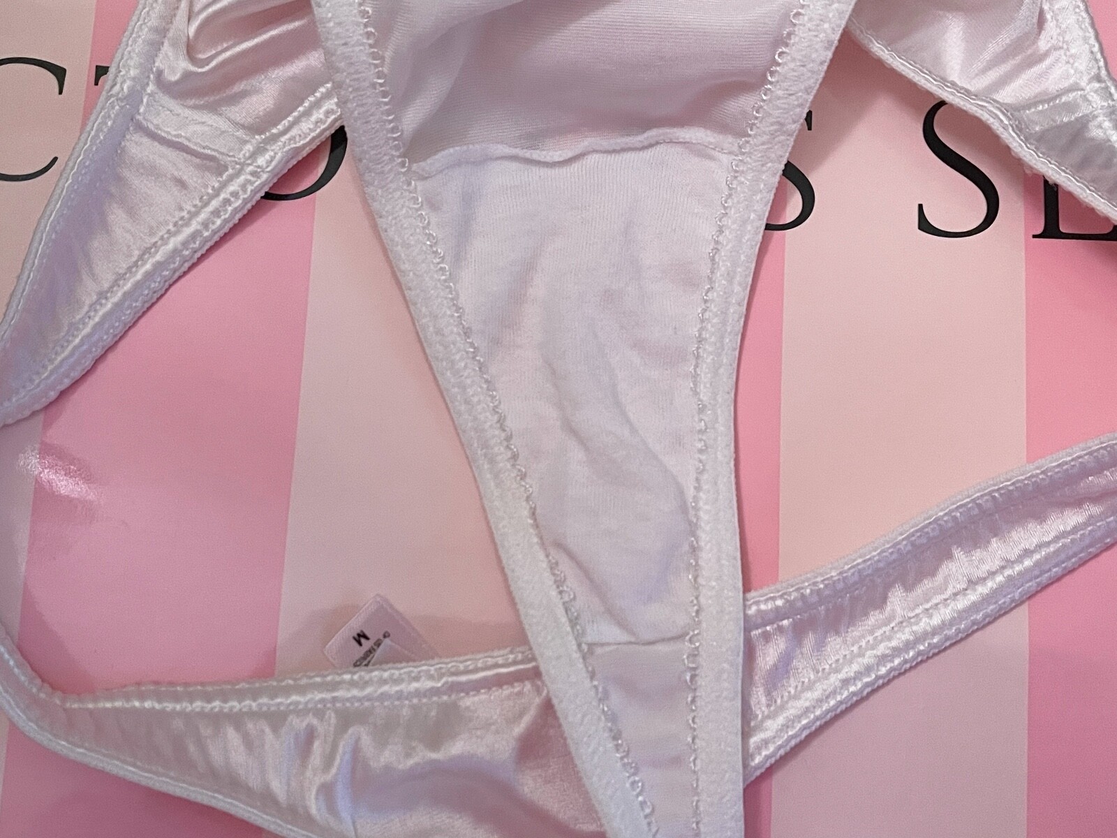 VICTORIA’S SECRET M WHITE SMOOTH SECOND SKIN SATIN VINTAGE RARE THONG PANTIES