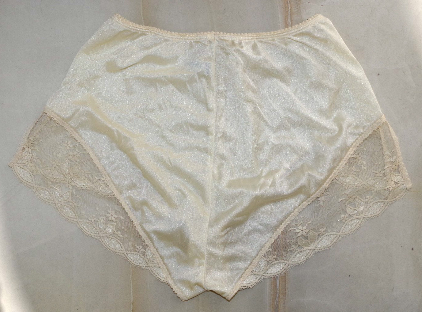 C18 NEW Grisina France VINTAGE ECRU NYLON & LACE 38 PANTIES