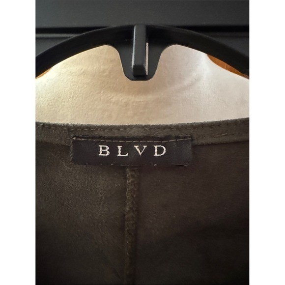 BLVD Olive Green Suede-Look V-Neck Tunic. Size tag missing, S.