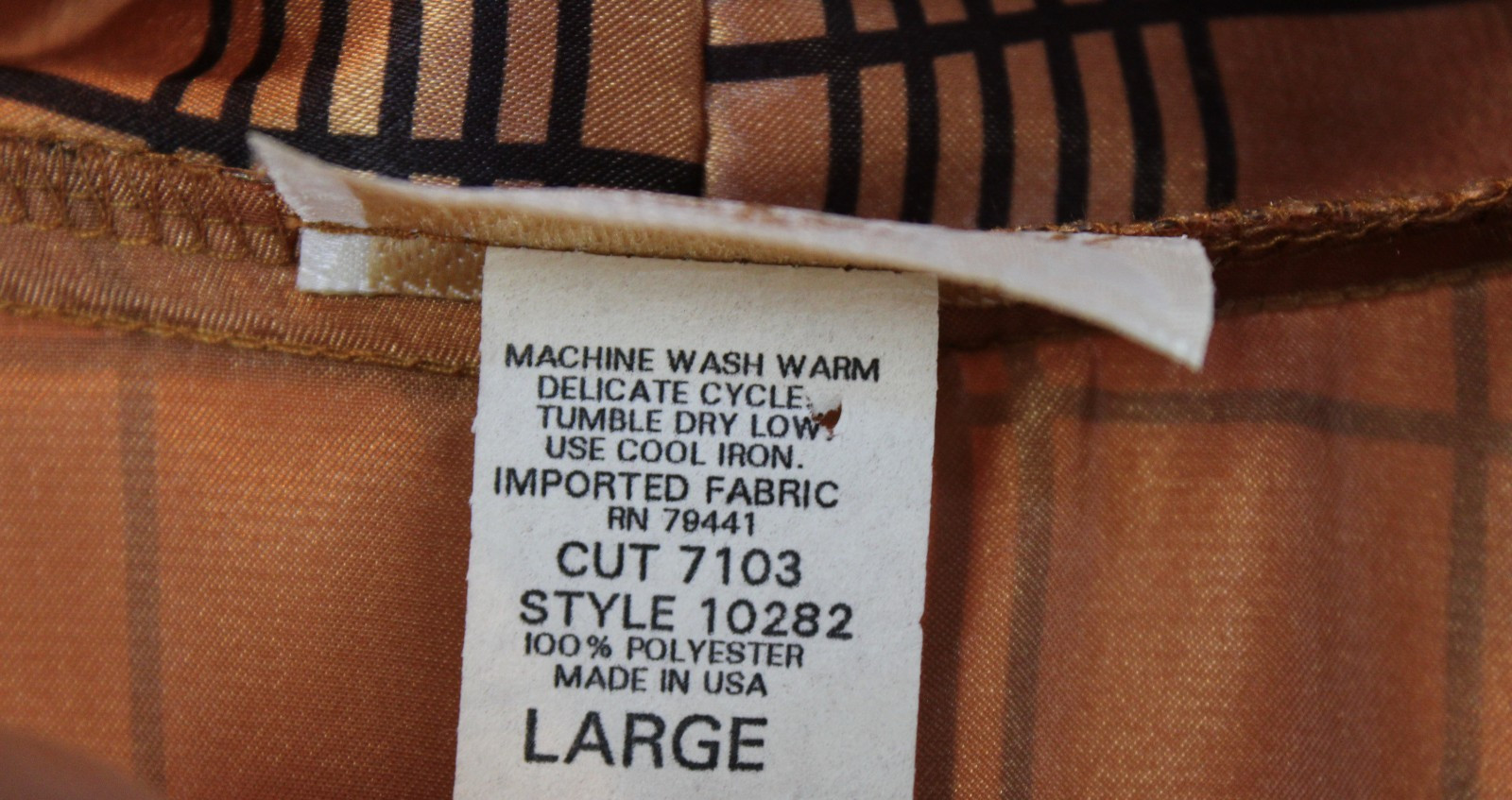Vintage Inner Most Robe – Gold Plaid Satin Look – L – 100% Polyester