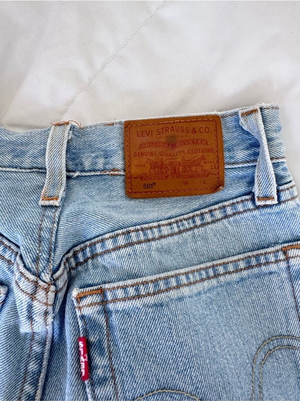 Vintage Levi’s 501 Light Wash Distressed Denim Jeans Women’s Size 0/2 Approx Y2K