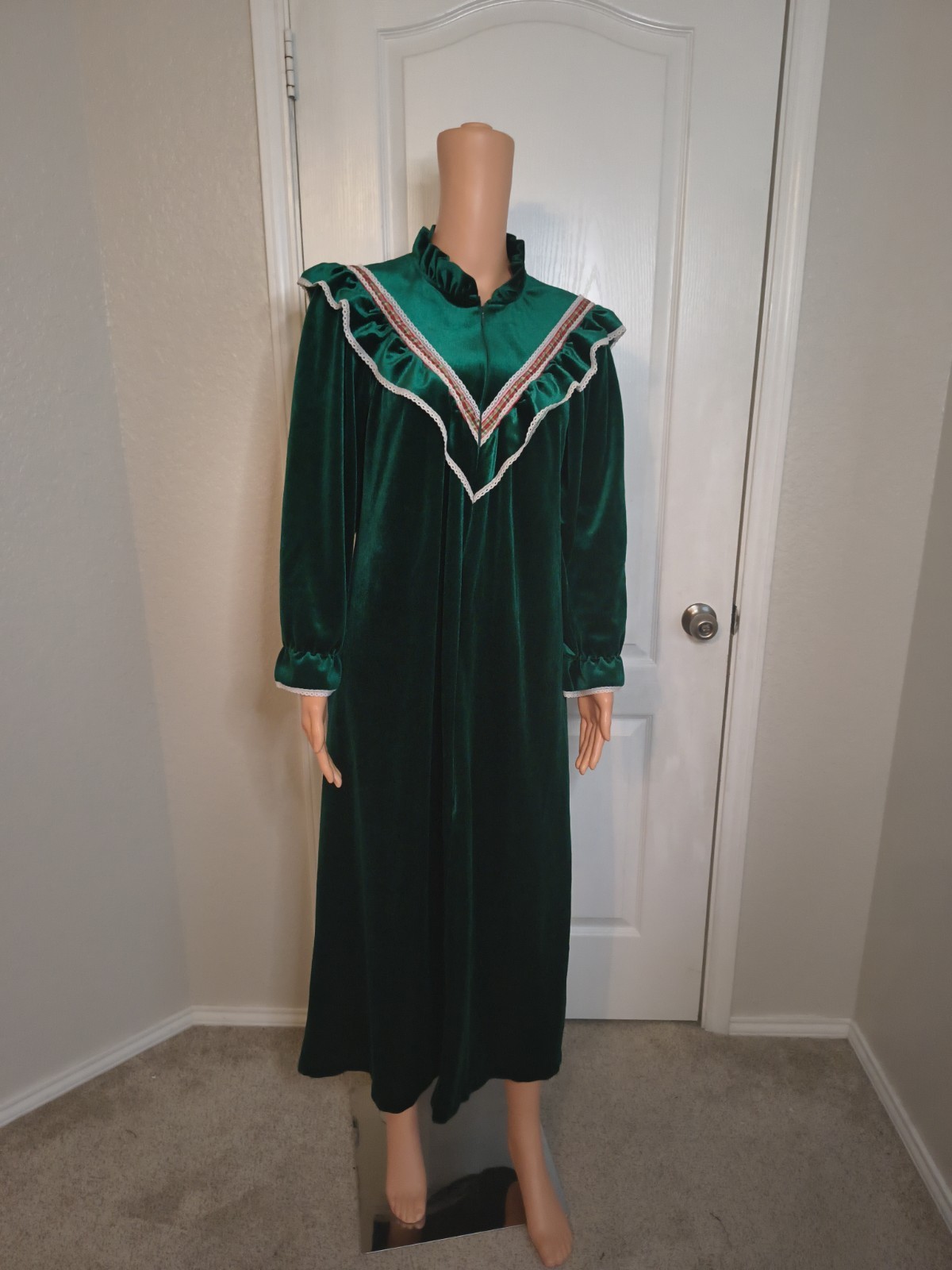 Vintage Appel Green Velvet Nightgown Plaid Ruffle Trim Cottagecore S/M -DP36