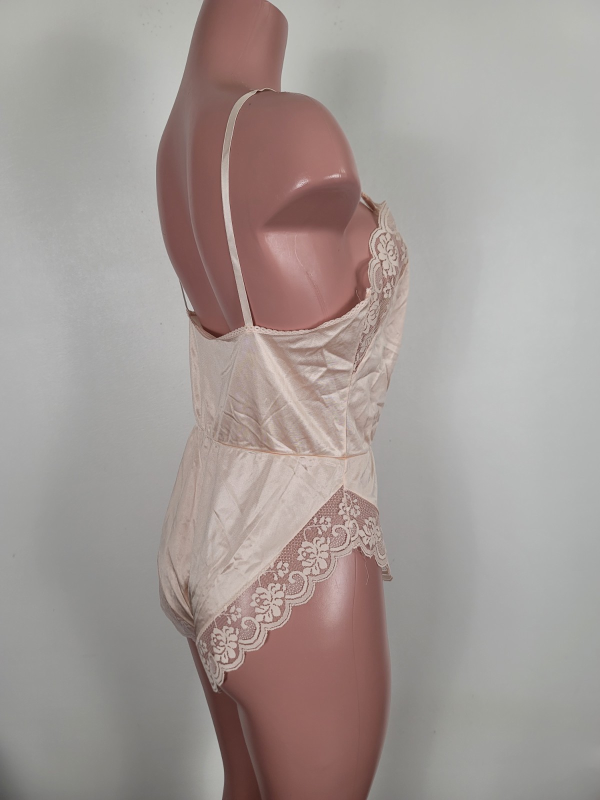 Vintage Maidenform Chantilly Bodysuit Lingerie Peach Nylon Lace Sz 36 USA Union