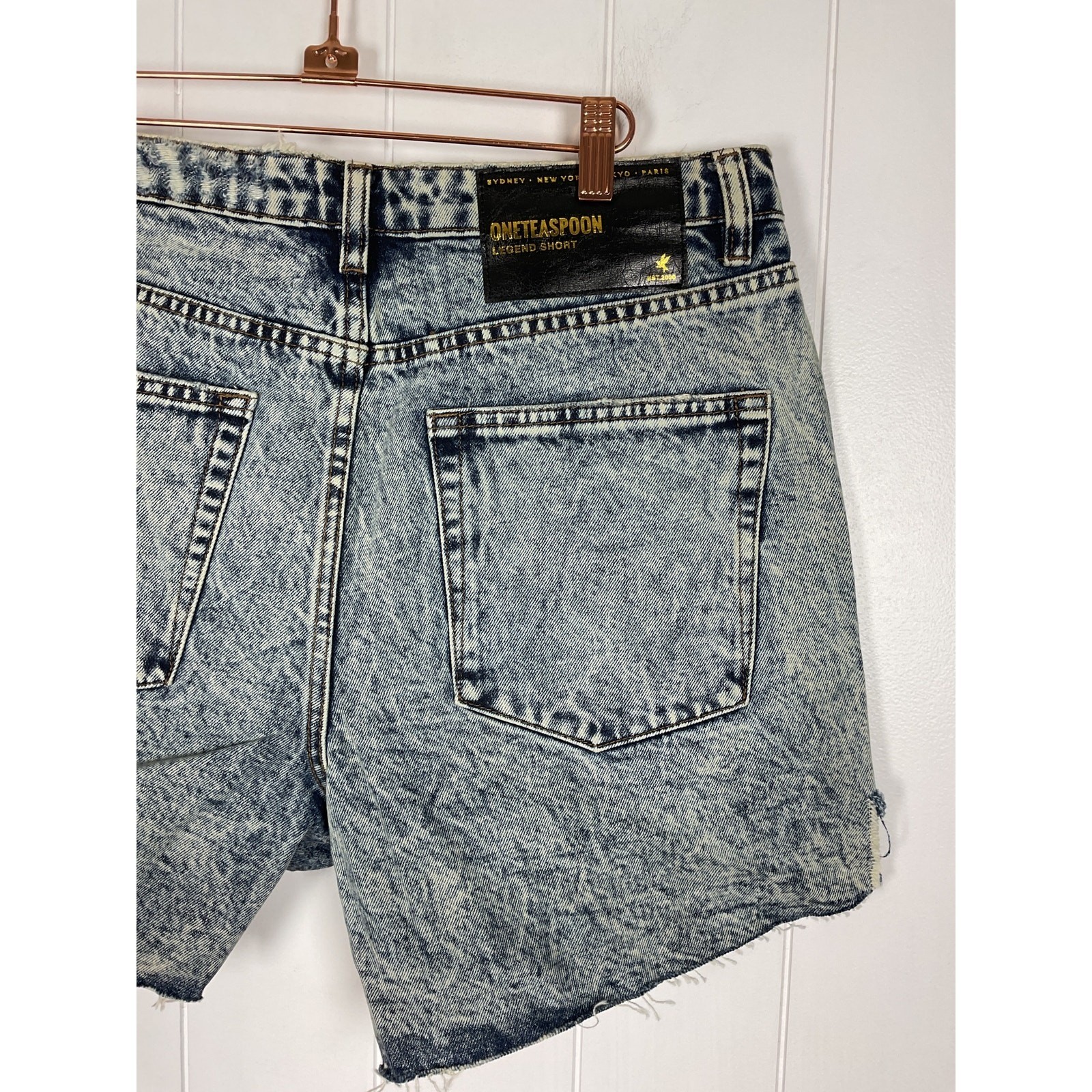 One Teaspoon Legend High Waisted Mom Denim Washed Shorts Size 31 NWT