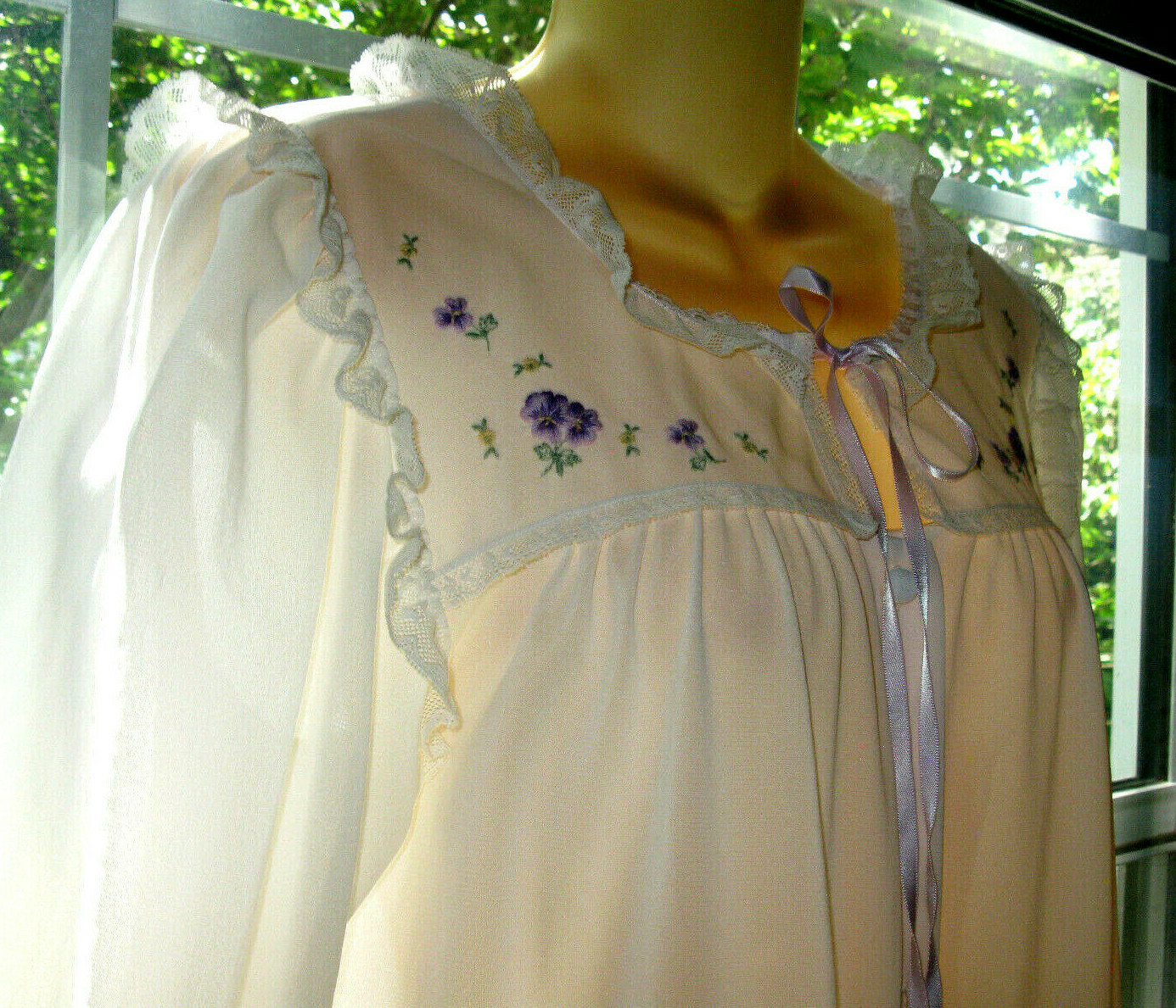 VTG Miss Elaine White Nylon Peignoir Robe Pansy Embroidery sz L ~ USA~ILGWU