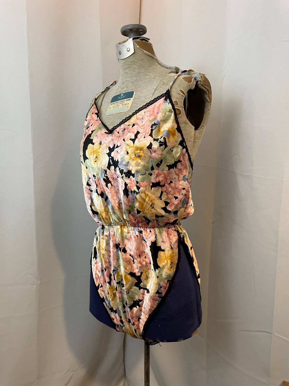 Bodysuit Play suit Floral Satin Vintage Pinup Lingerie Pink Black 1980s Lolita M