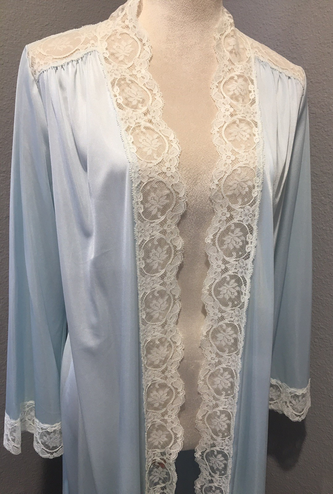 Vtg Olga Style 94007 Fair Blue Nylon Long Robe S