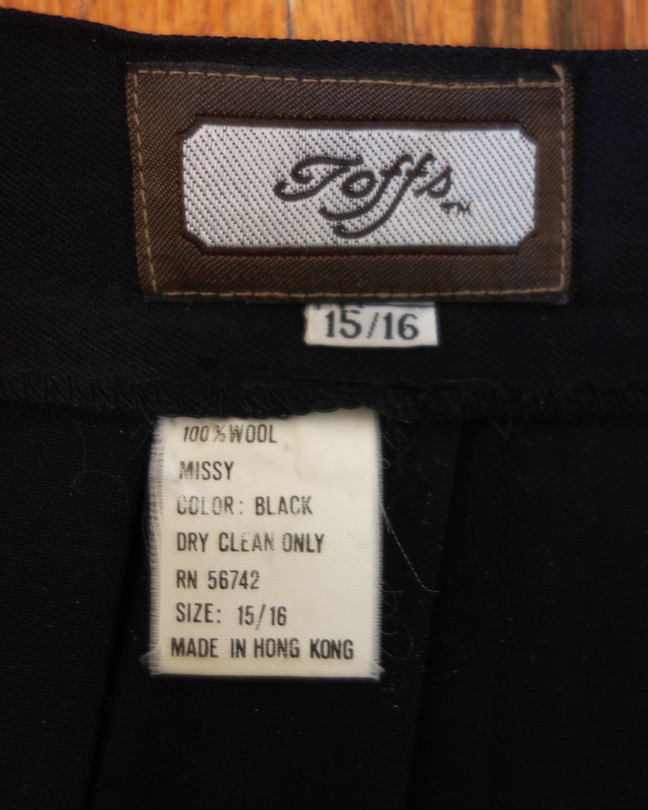 Vintage Toff’s Size 15/16 Black Pleated Wool Skirt Mid-Length Hong Kong