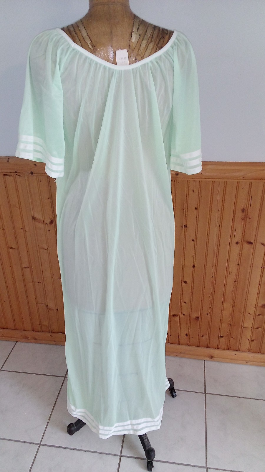 1970’s Nylon Night gown M-L