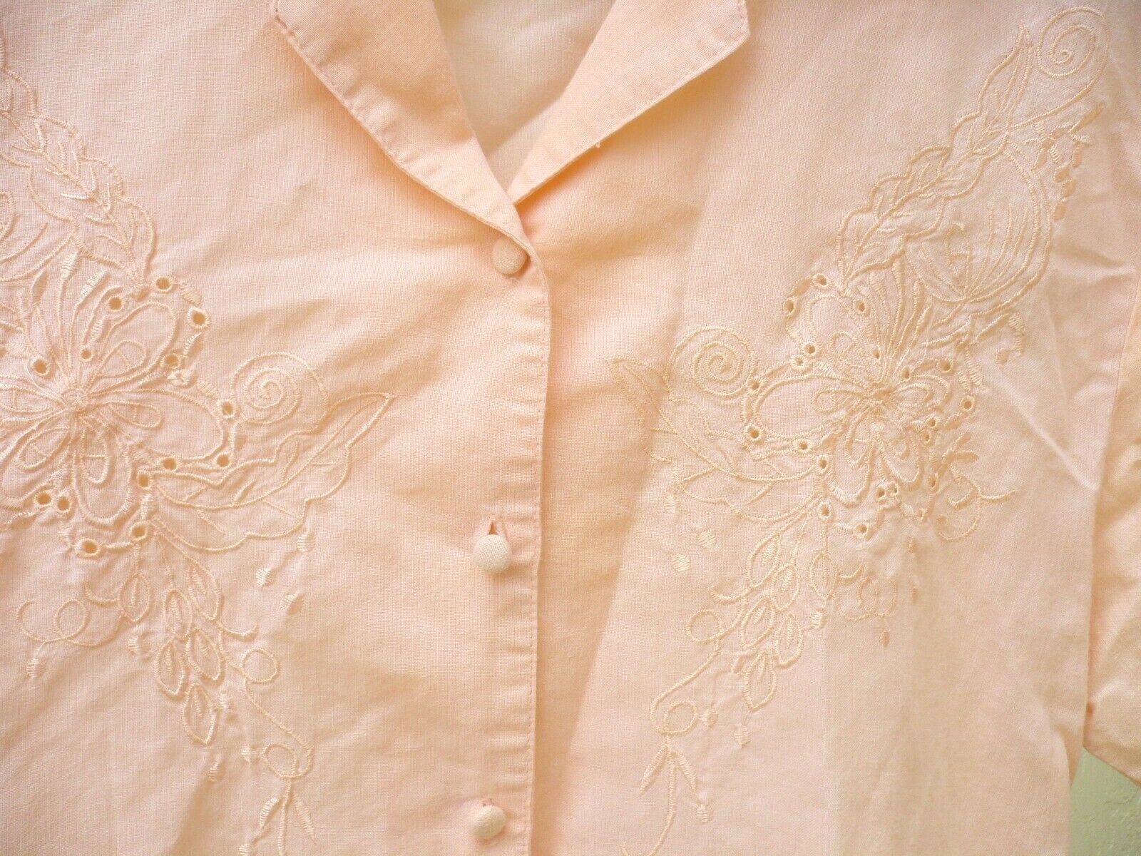 VTG DIVA BRAND M L PEACH PINK EMBROIDERED BUTTON DOWN SHORT SLEEVE BLOUSE WOMEN