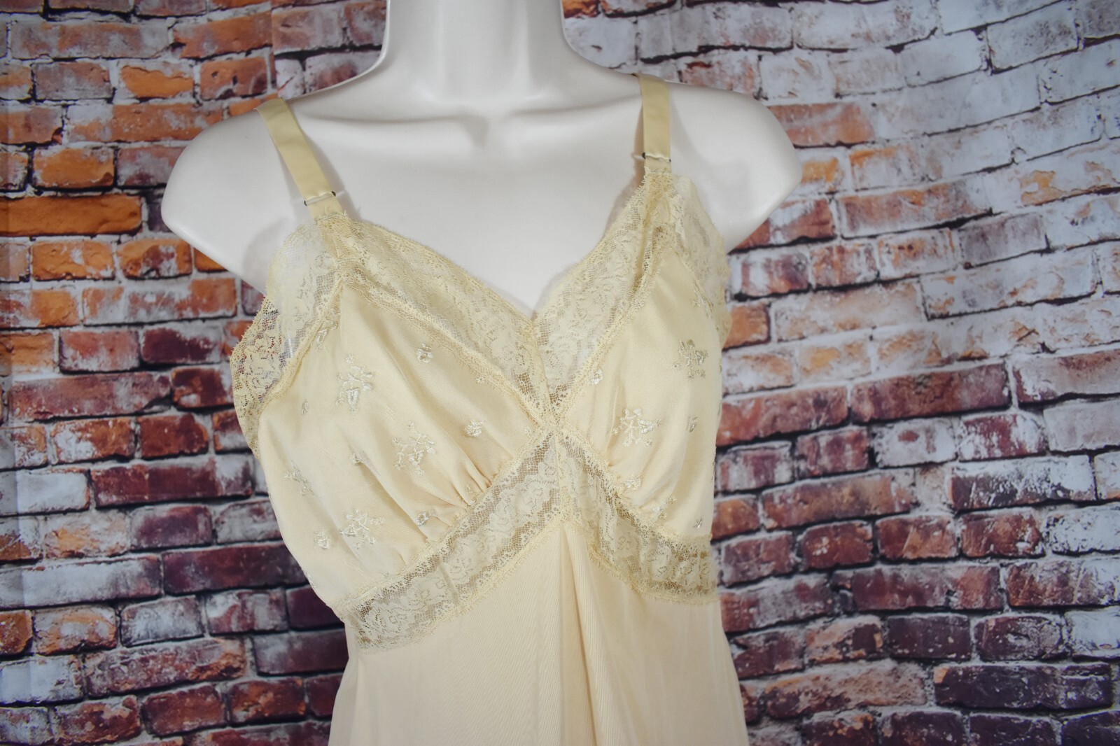 Tokay Size 34 Medium Pleated Chiffon Nylon Full Bra Slip