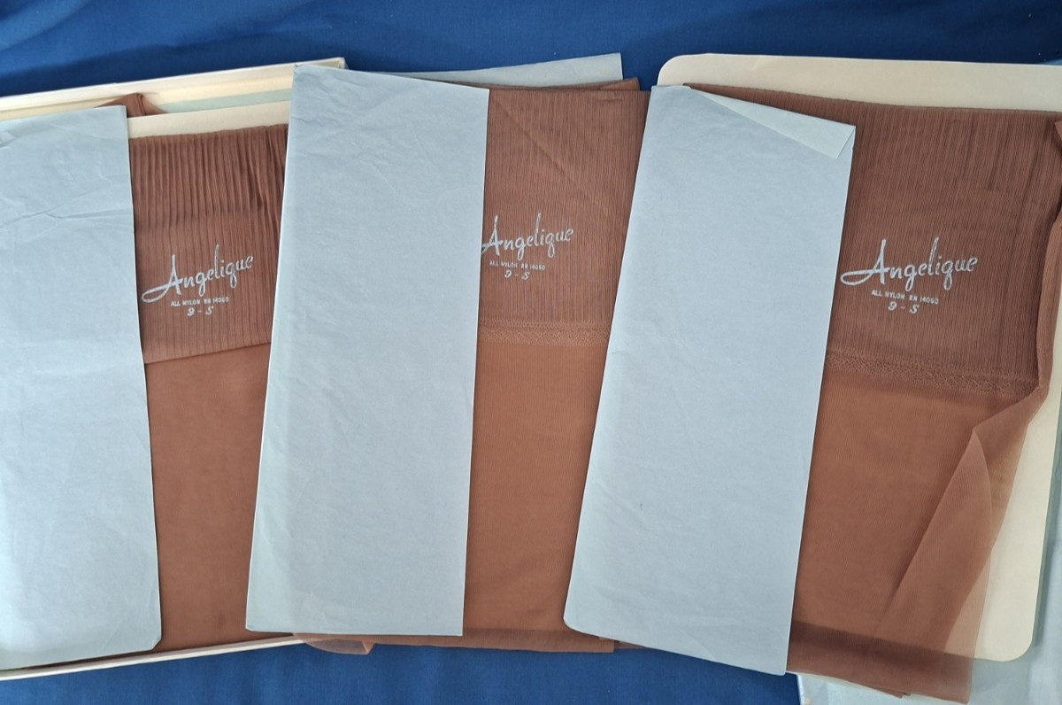 3 Pair Vintage Angelique Nylon Stockings 9 S New In Box Rose Tint Seamless