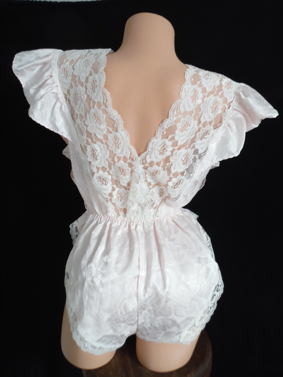 Gorgeous LILY of FRANCE Teddy Vintage New Pink w/lots of Lace Trim Sexy! Medium