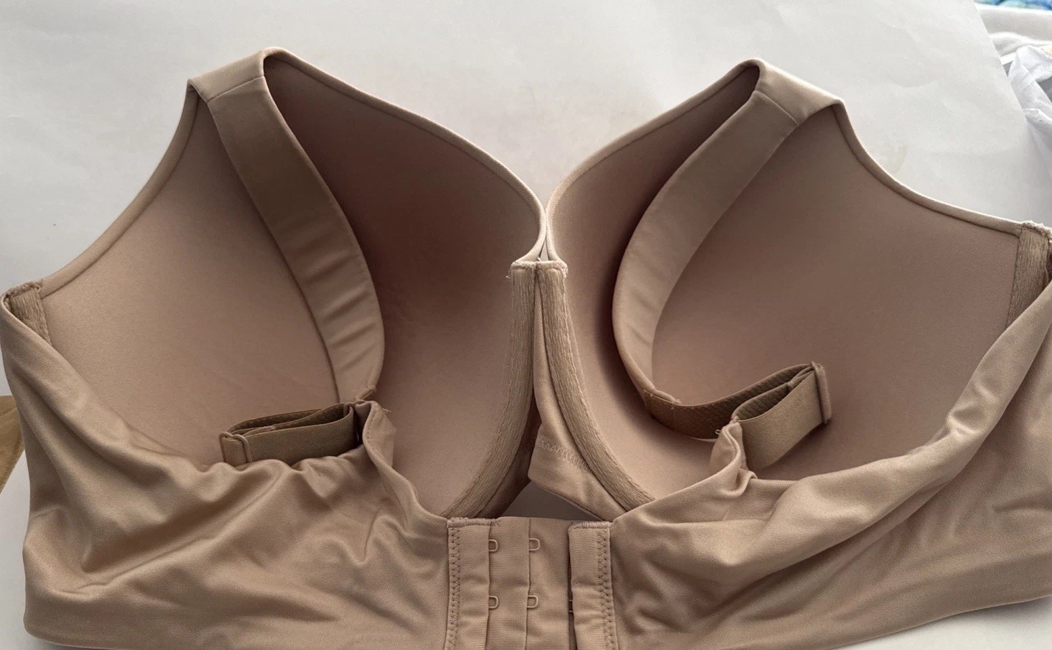Dreamfit Womens 42DDD Bra Full Coverage Microfiber Smooth Underwire Beige Plunge