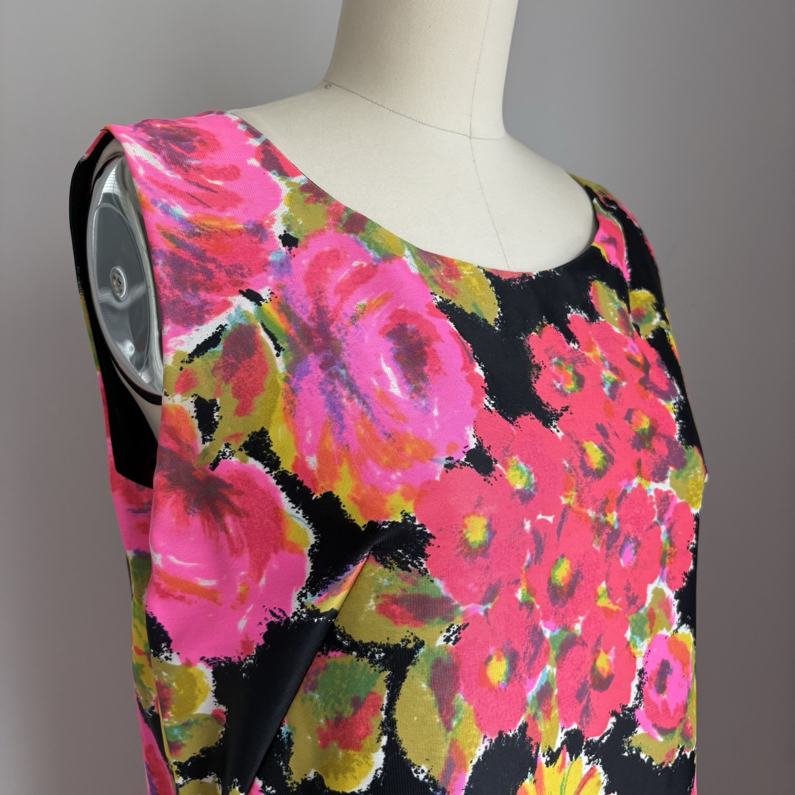 Vintage Mod 1960’s Neon Pink Day Glo Roses & Floral on Black Shift Dress XS/S