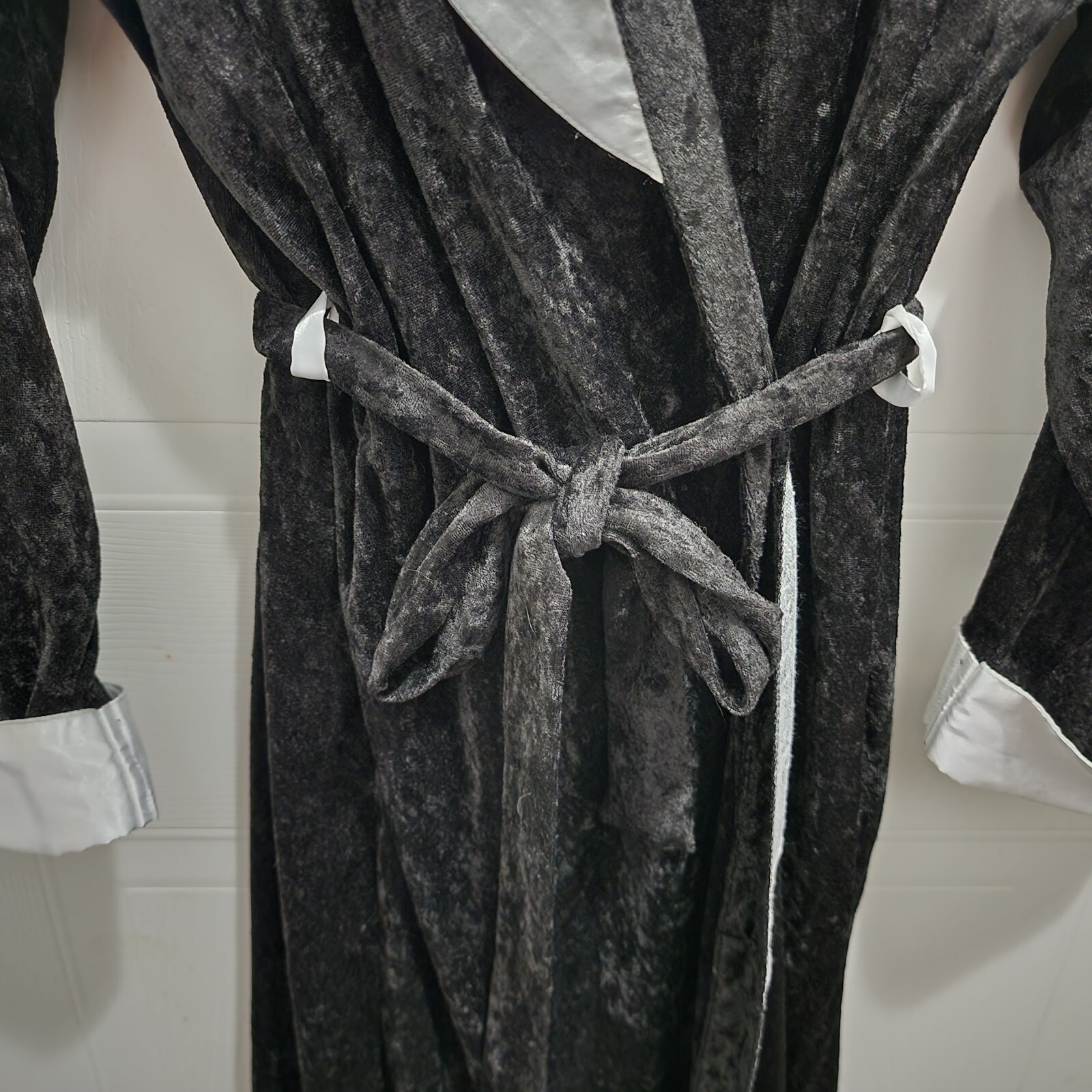 Vintage Audrey Lane Women’s Black Velvet Robe White Satin Trim Belted Sz Medium