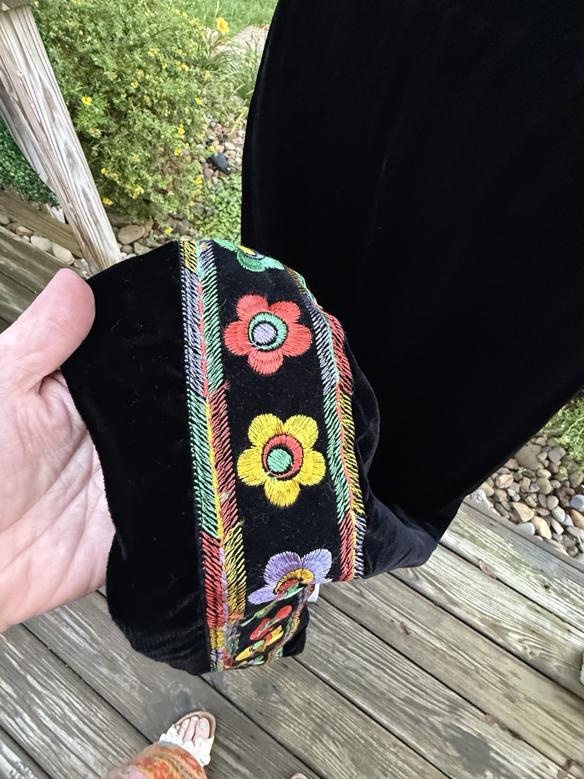 Vintage Boho Black Velvet Long Skirt Embroidered Floral Elinor gay 60’s 70’s