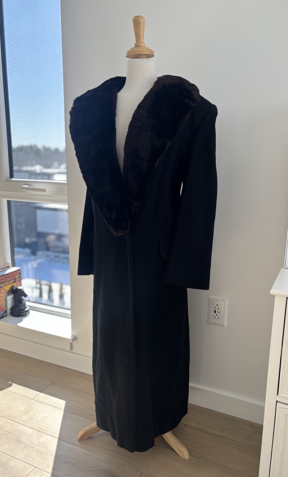 VNTG REGENCY Black Cashmere/Wool Shaved Fur Collar Coat Size 12 With Damage