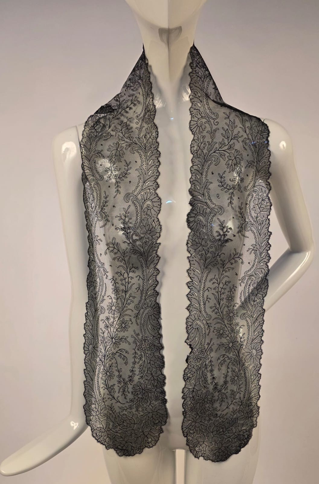 VICTORIAN 19TH C FRENCH FLORAL SILK CHANTILLY LACE STOLE / LAPPET FOR DRESS