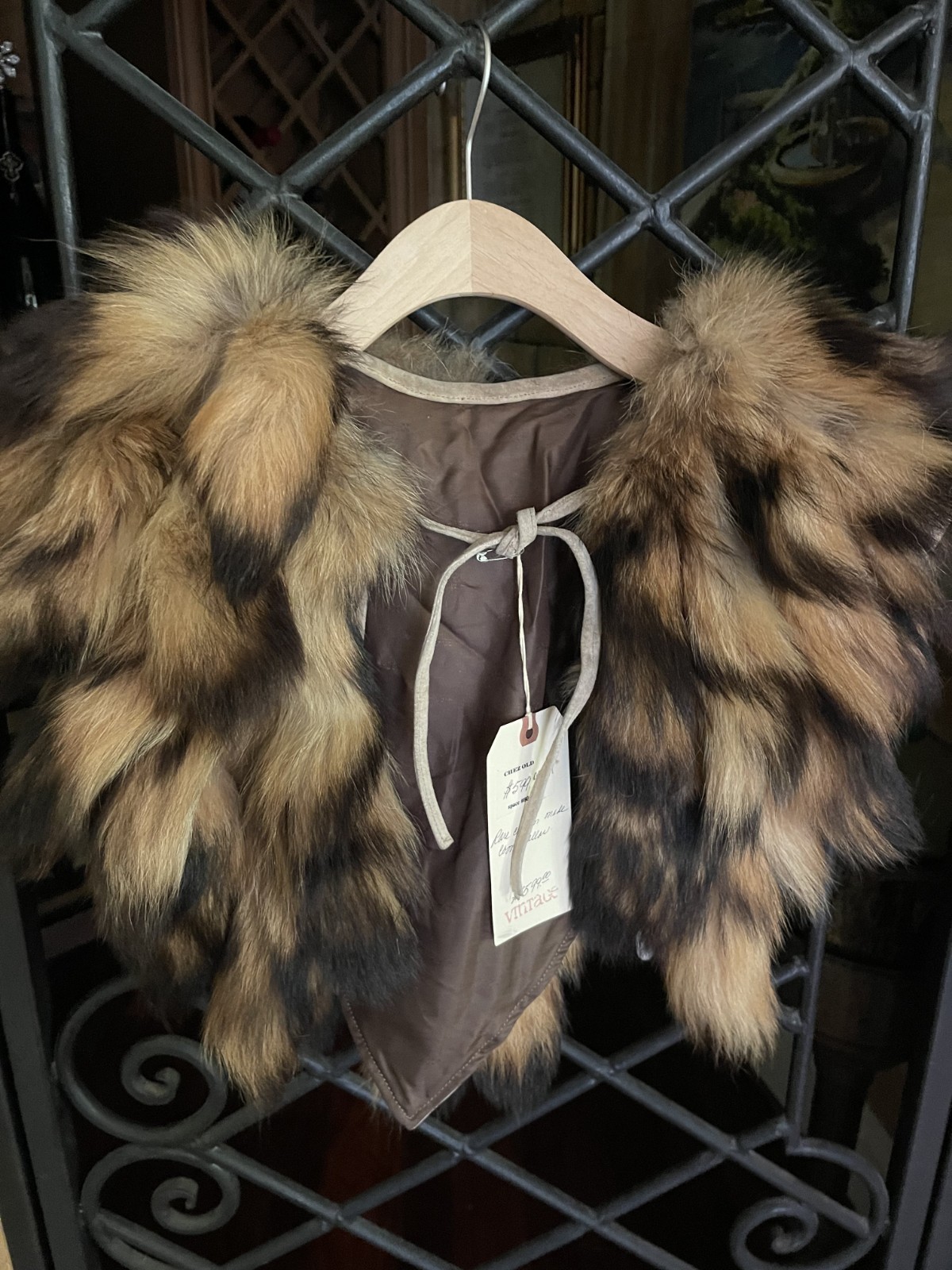 FINN RACCOON FUR COON TAIL CAPELET COLLAR WRAP JACKET HANDMADE VINTAGE RARE