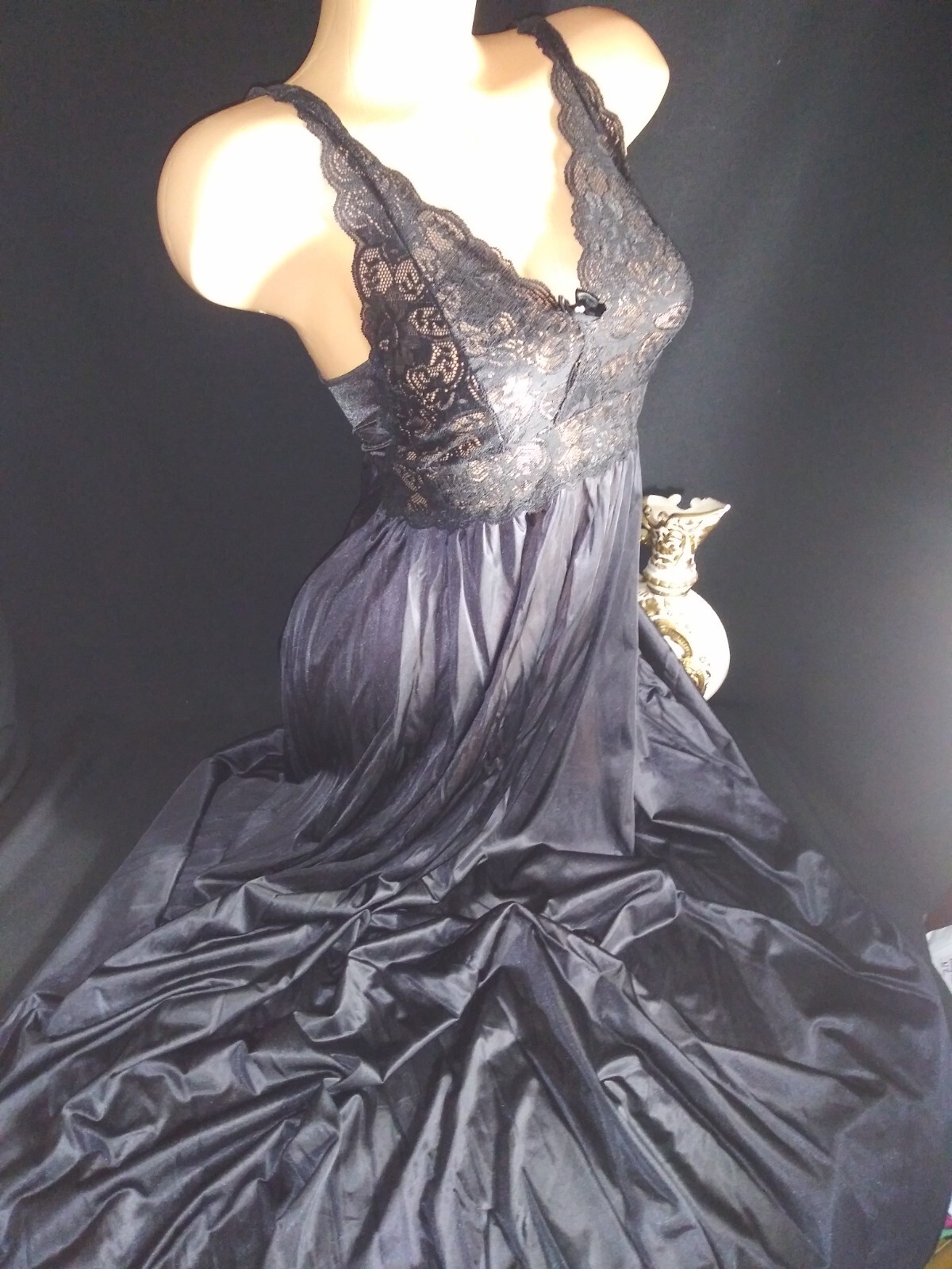 Vtg Shadow line Silky Black BUTTER SOFT Peignoir Nightgown Negligee Gown
