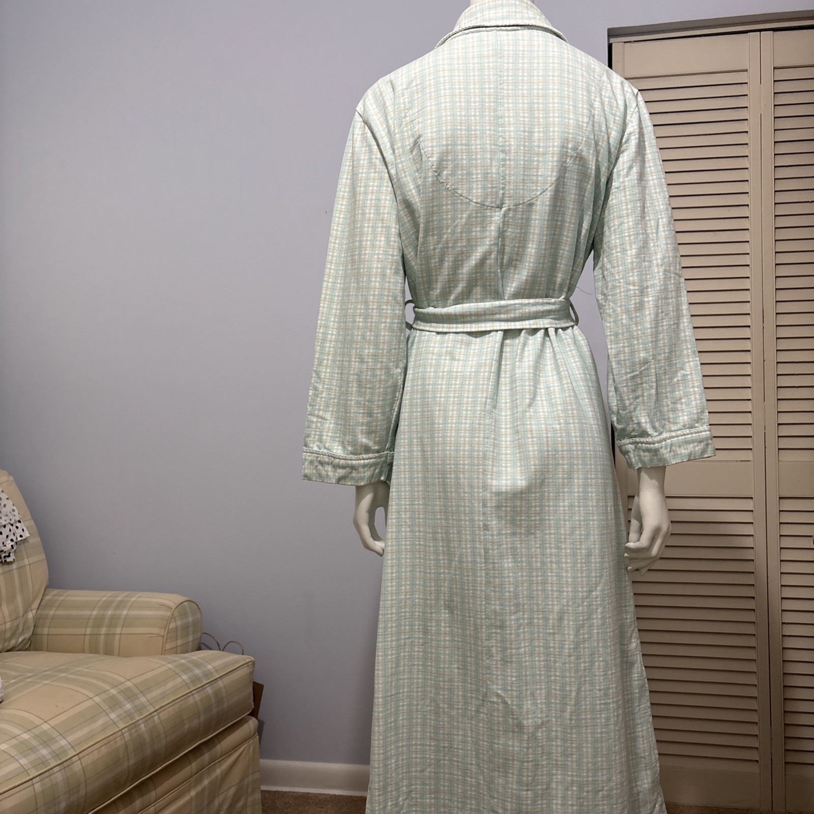 VTG Blue Tan Plaid Robe Collar Pockets Belt Eyelet Trim Miss Elaine Sz L