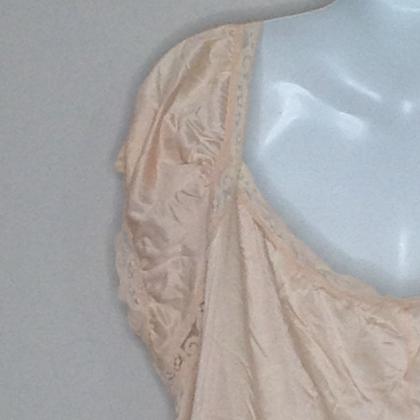Vintage Womens Olga Full Length Night Gown Style 9629 Peach Pink Size Medium
