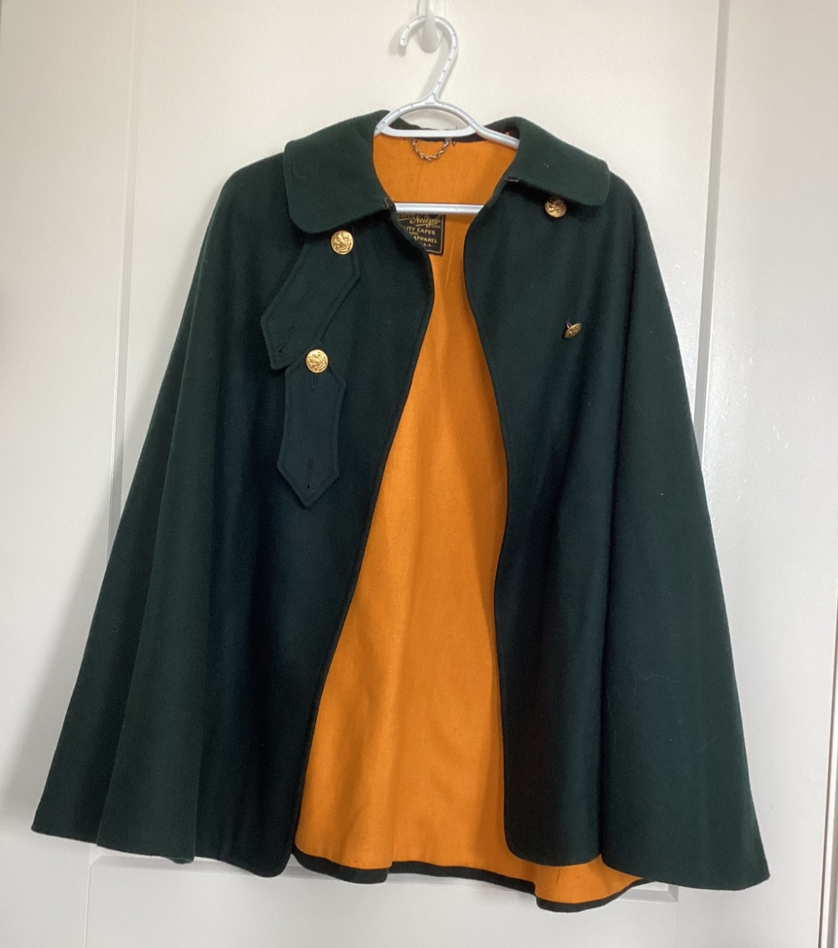 Women’s Nurse’s Cape Marvin Neitzel Green Gold Wool Vintage