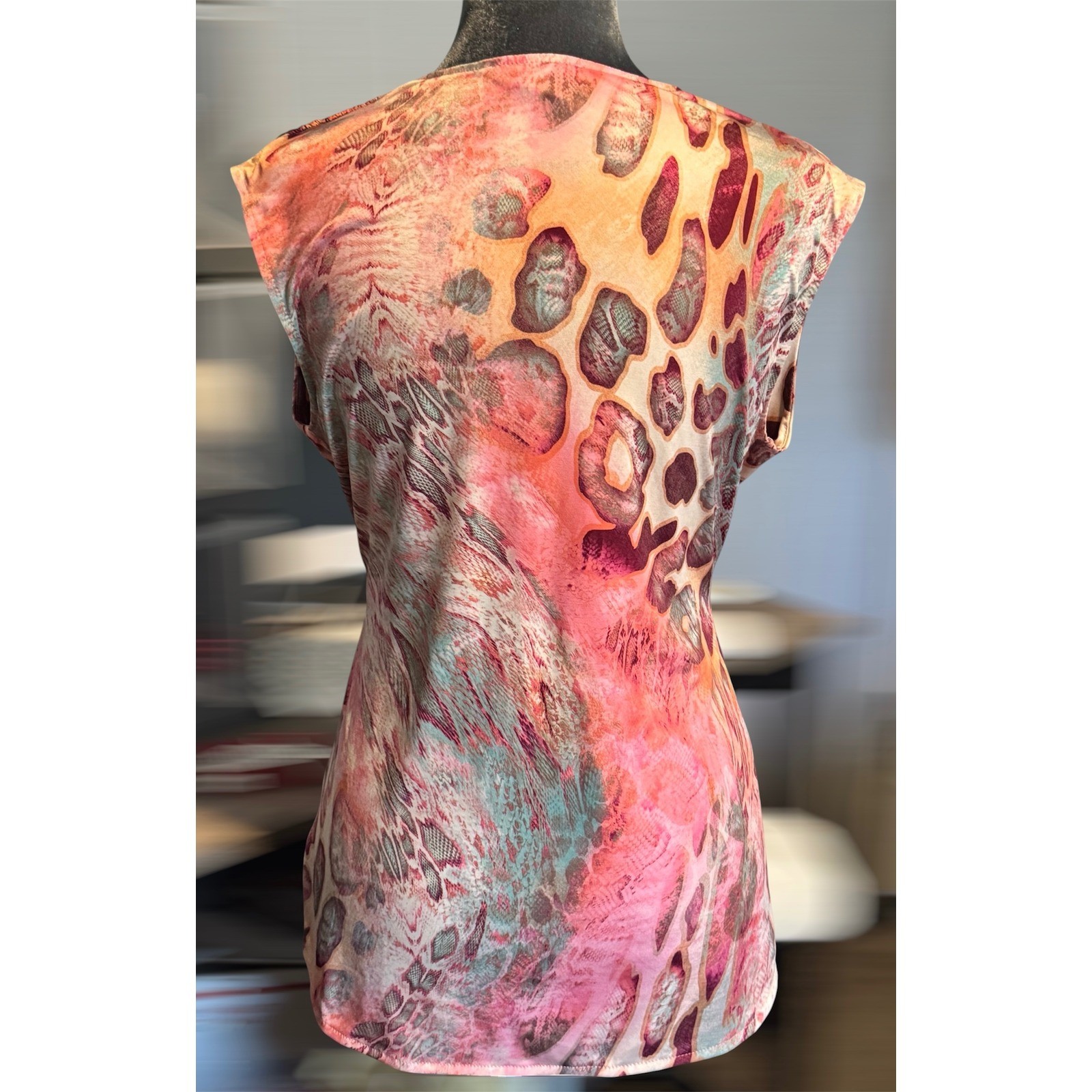 Gorgeous Boston Proper Ruched Abstract Print Deep V Blouse Top Y2K Medium