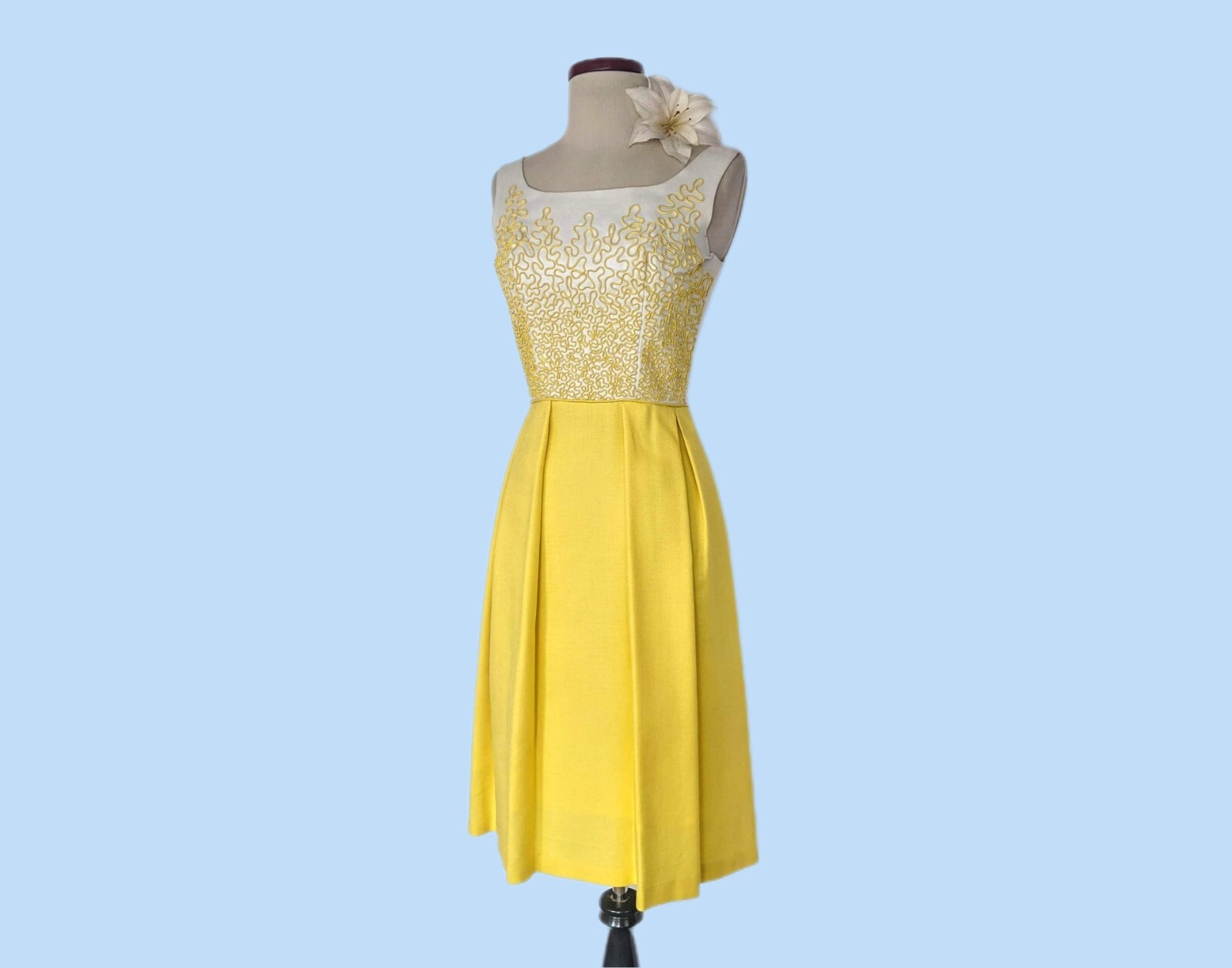 Vintage 60s Yellow and White Linen Day Dress, 1960s Chic Fitted Wiggle Dress
