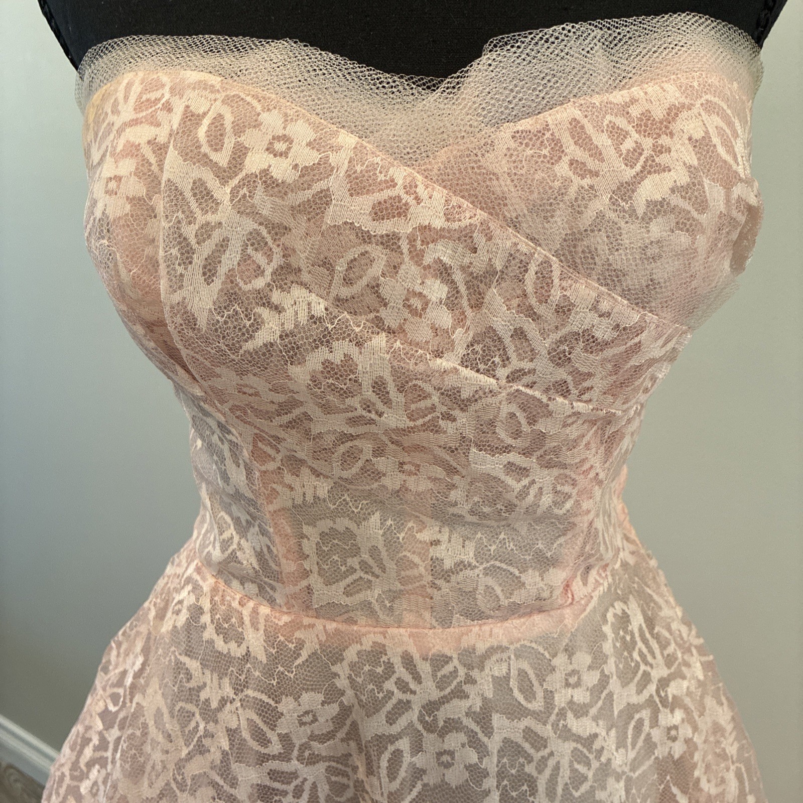 Vintage 1950s Pink Tulle Lace Formal Strapless Dress Satin Underskirt & Necklace