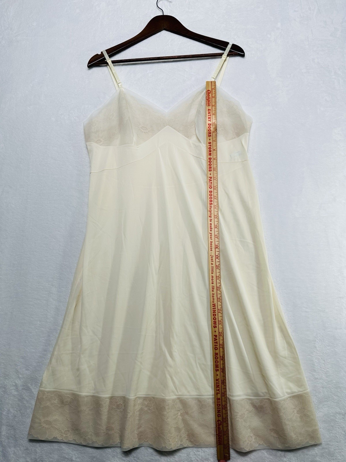 Vintage Vanity Fair Ivory Floral Lace Trim Antron III Dress Slip Women’s Size 40