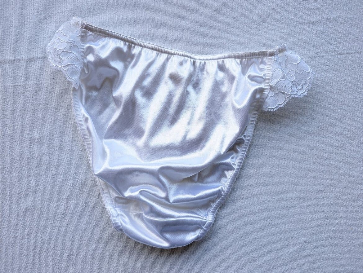 Victoria’s Secret Second Skin Panties Size S/5 Vintage Gold Label Bridal String
