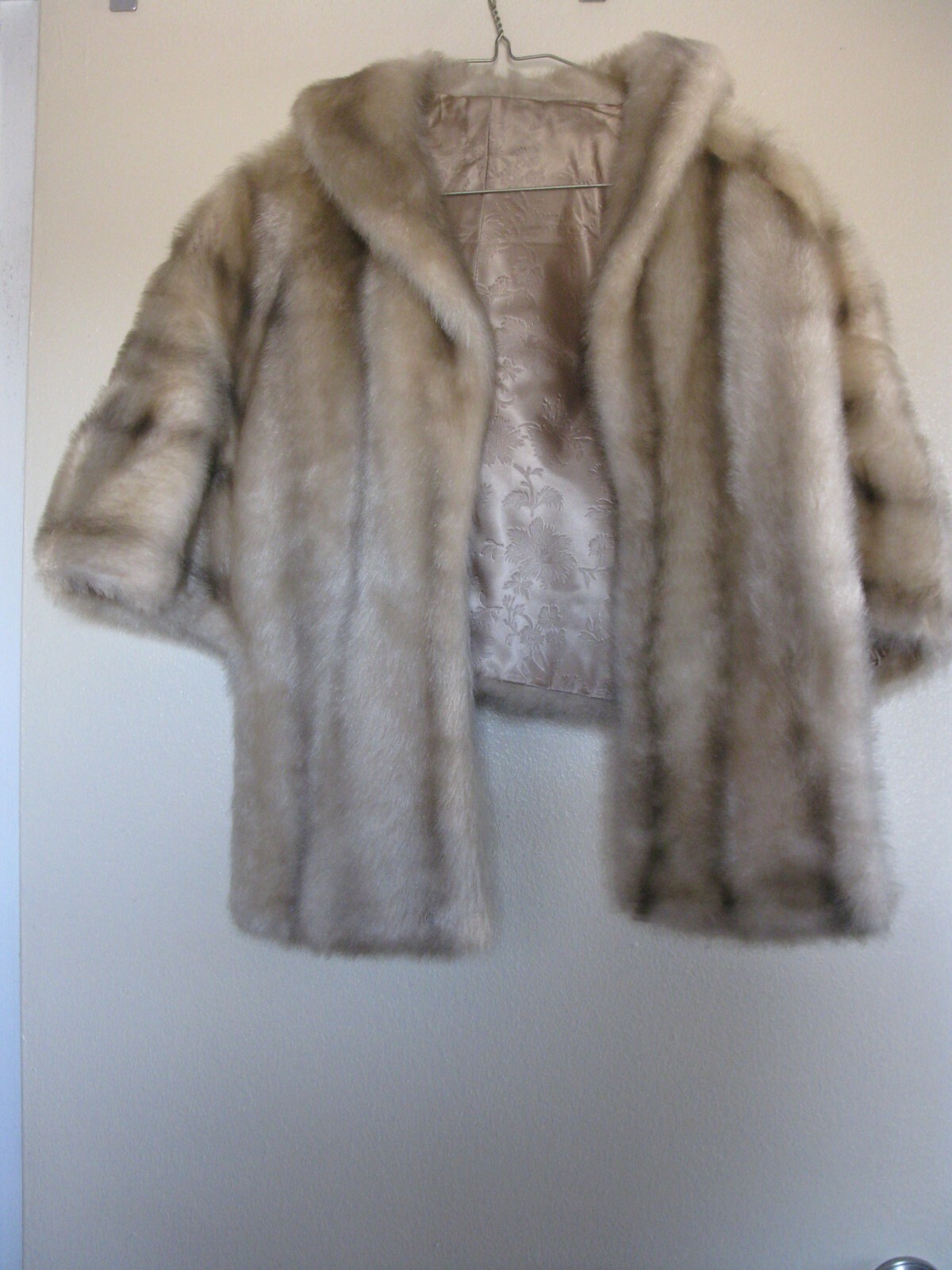 Regina Glenara By Glenoit Vintage Women’s Beige Tan Shawl