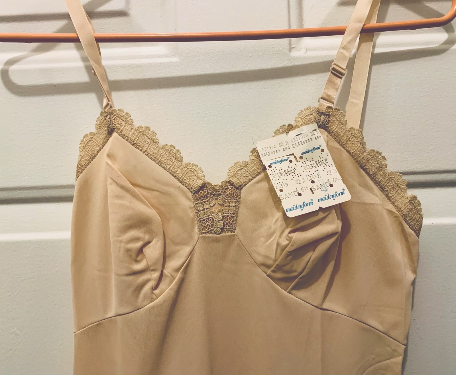 Vintage 1980’s Beige Nylon & Lace Trim MAIDENFORM FULL SLIP SZ 32 Short NWT