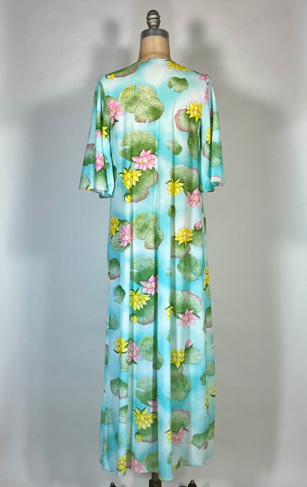Vintage 1960’s semi-sheer lightweight robe cover-up with lily pad & lilies print