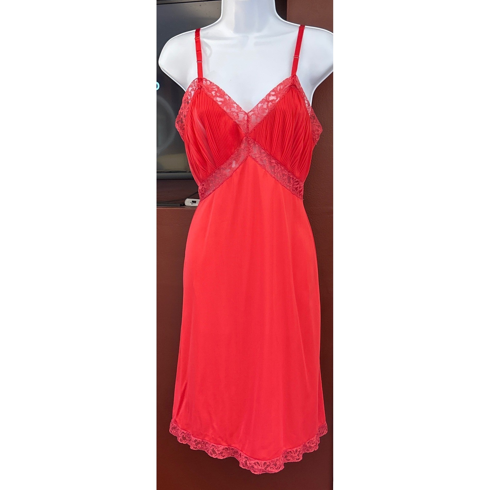 Vintage Vanity Fair Full Slip Red Lace Pleated Coquette Pinup Retro Lingerie 34