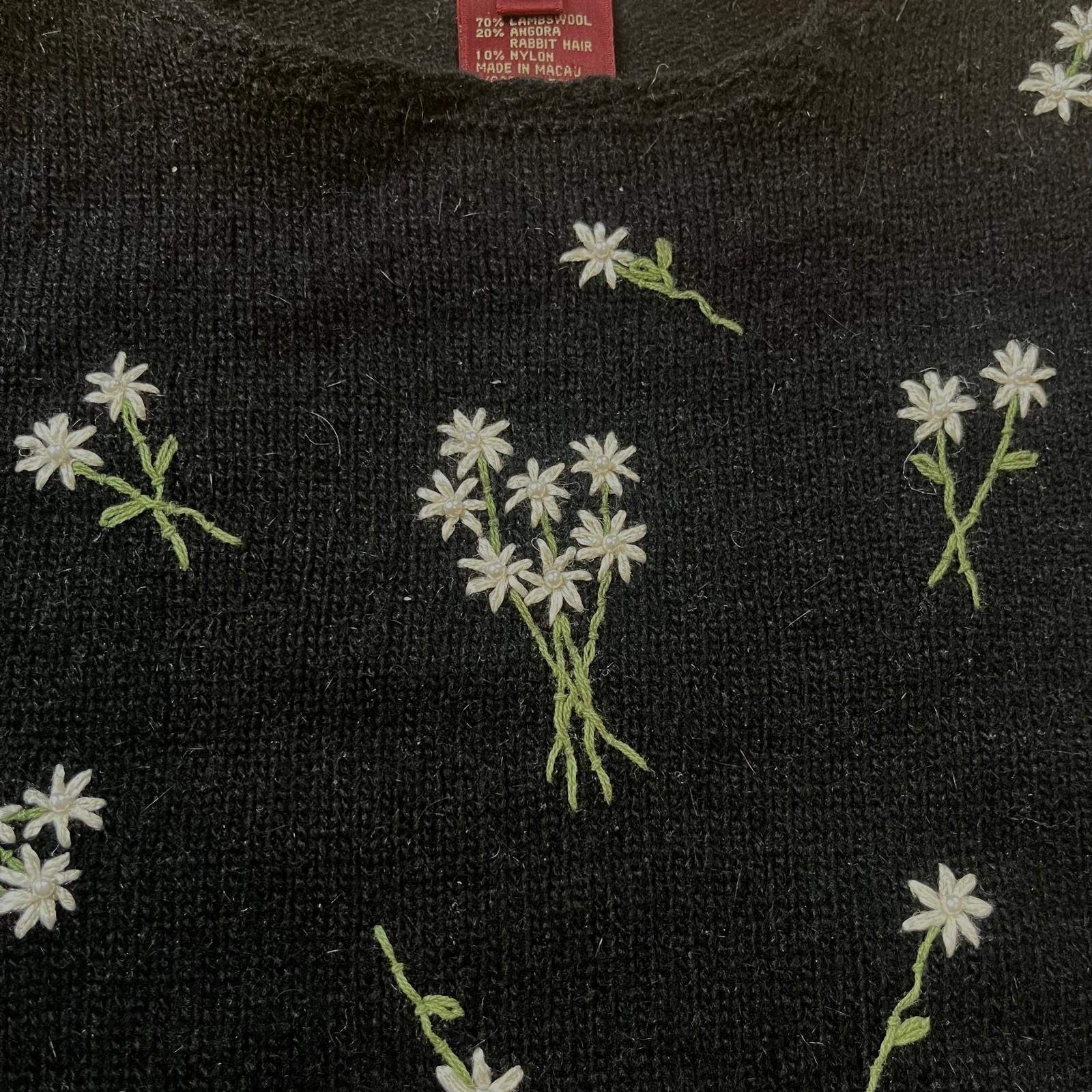 Susan Bristol Vintage 80s Lambswool Angora Hand Embroidered Floral Sweater Sz M