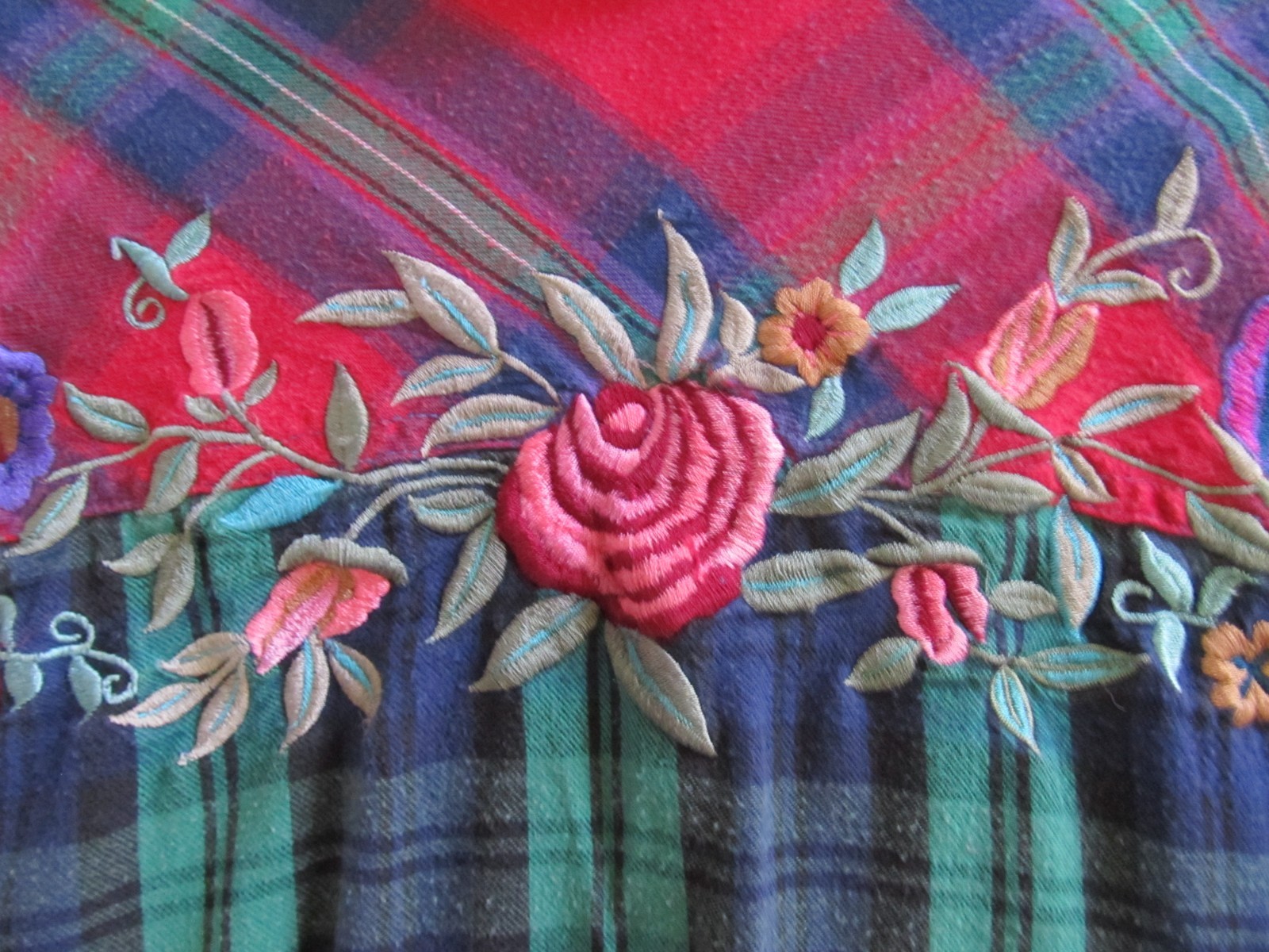 QPS Western Mixed Plaid Floral Embroidery Button-Front Flannel Missy Sz M (44″)