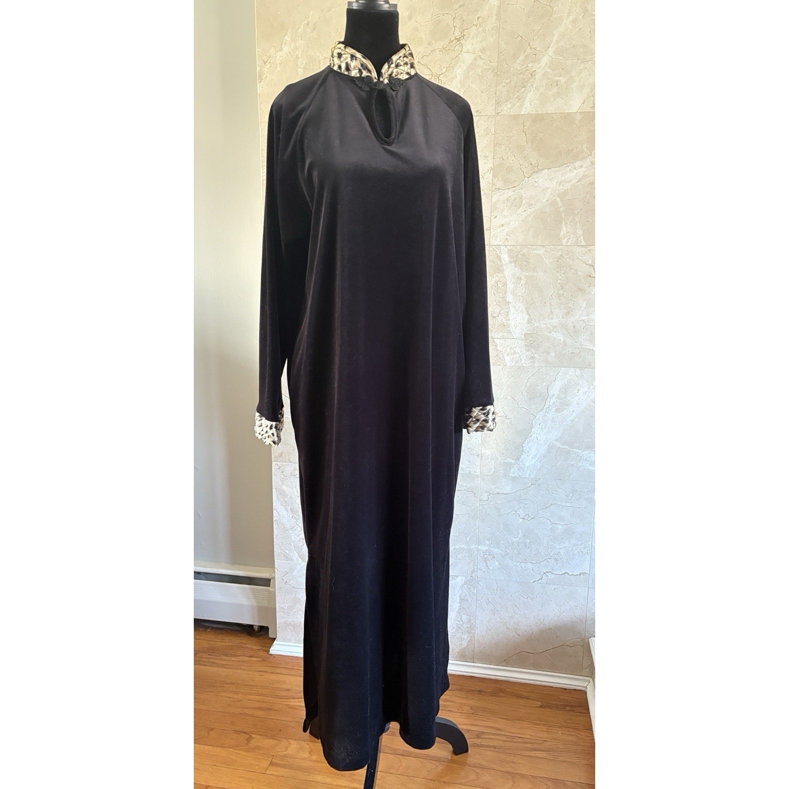 90s VTG Leopard Trim Velvet Nightgown – Medium Glam Matriarch Energy
