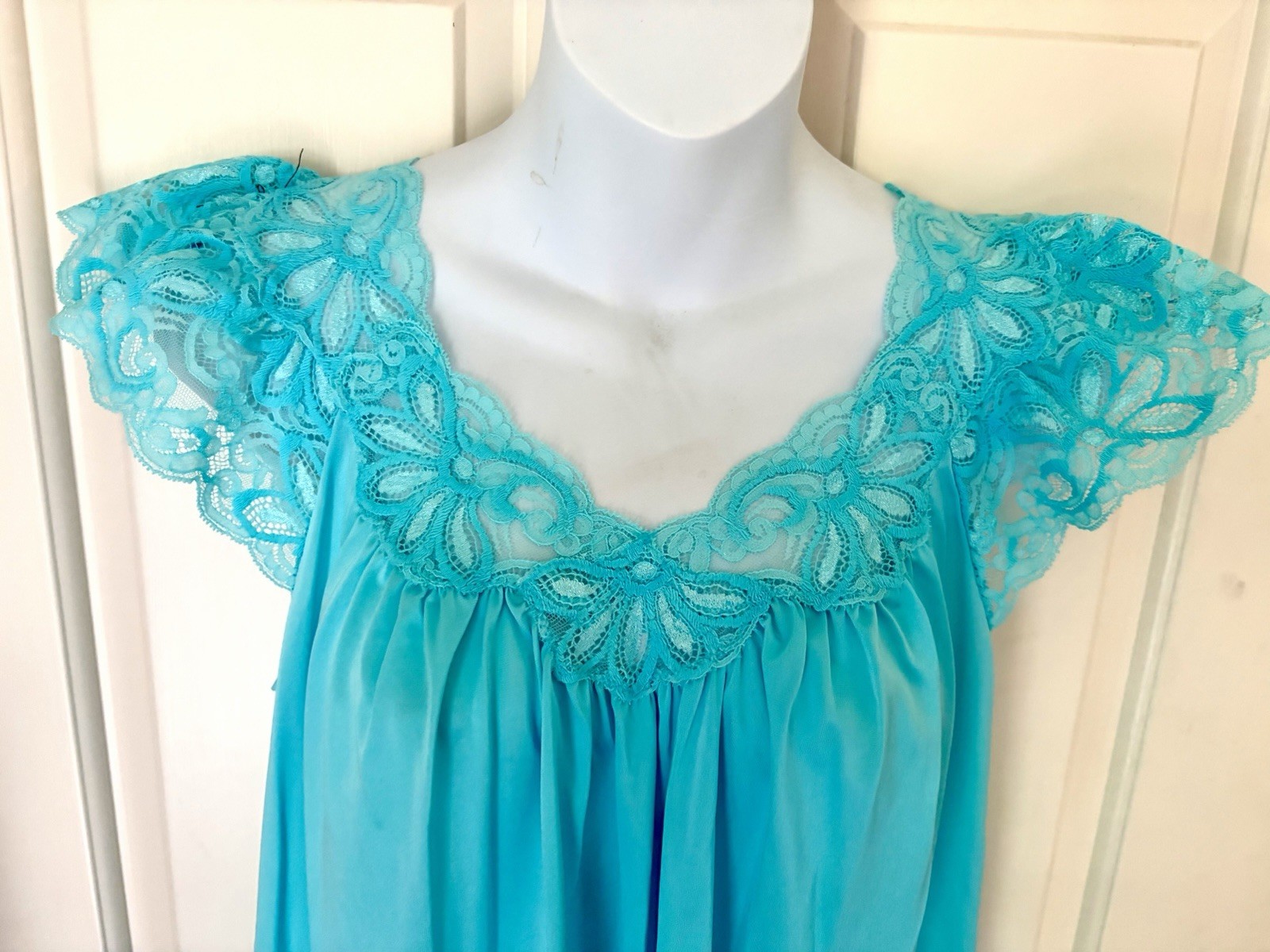 Vtg SHADOWLINE Sz Small Blue Silky Nylon Nightgown w/Lace Detail