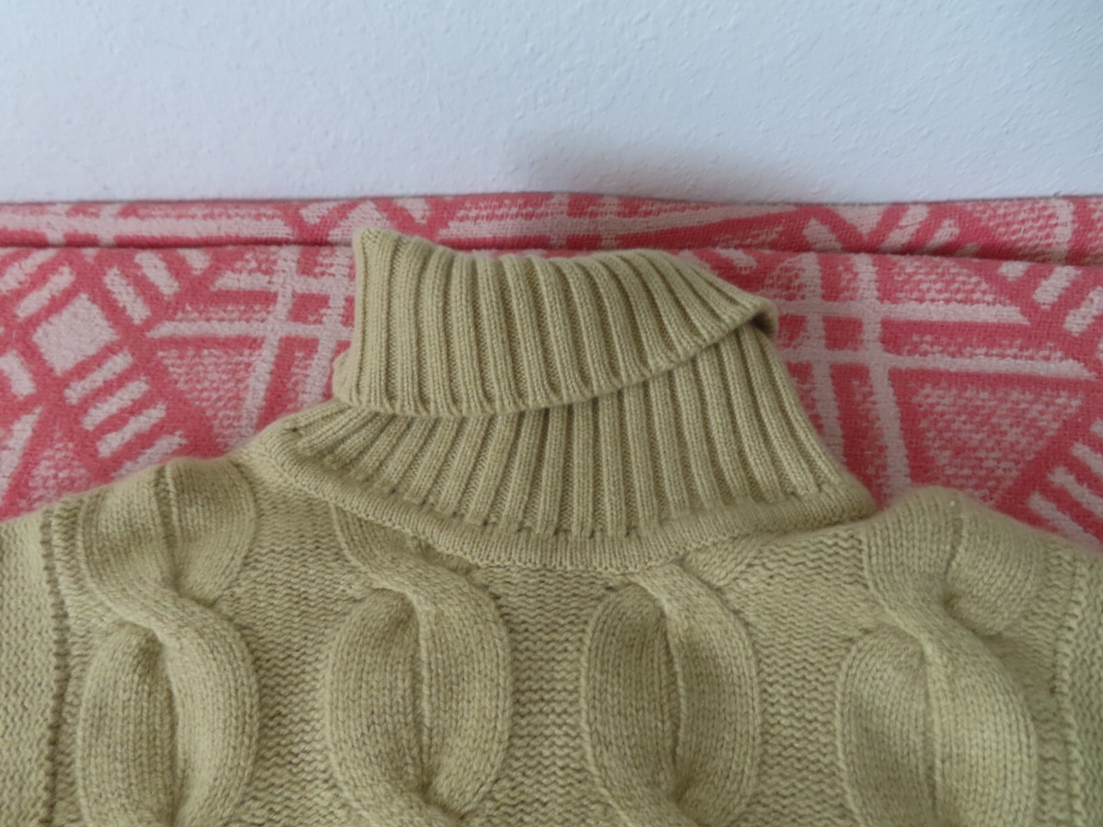 Vntg Ballantyne of peebles beige Cashmere Turtleneck cableknit Sweater 102cm-40
