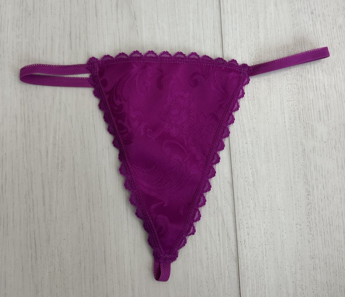 Vintage Frederick’s of Hollywood V-String Thong Sz One Size – Magenta Paisley