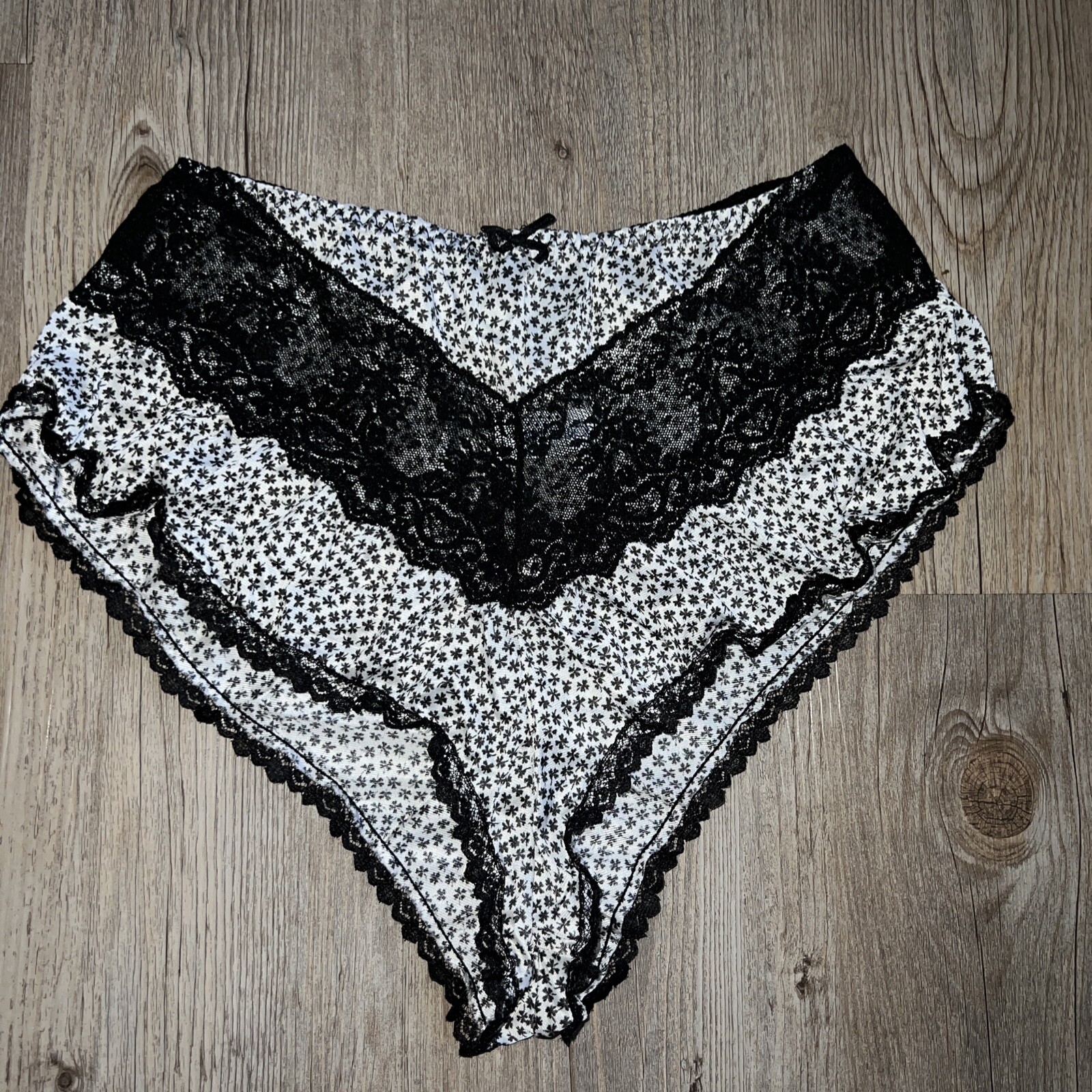 Vintage Sweet floral Brief PANTIES black floral lace V Bow high cut leg size S