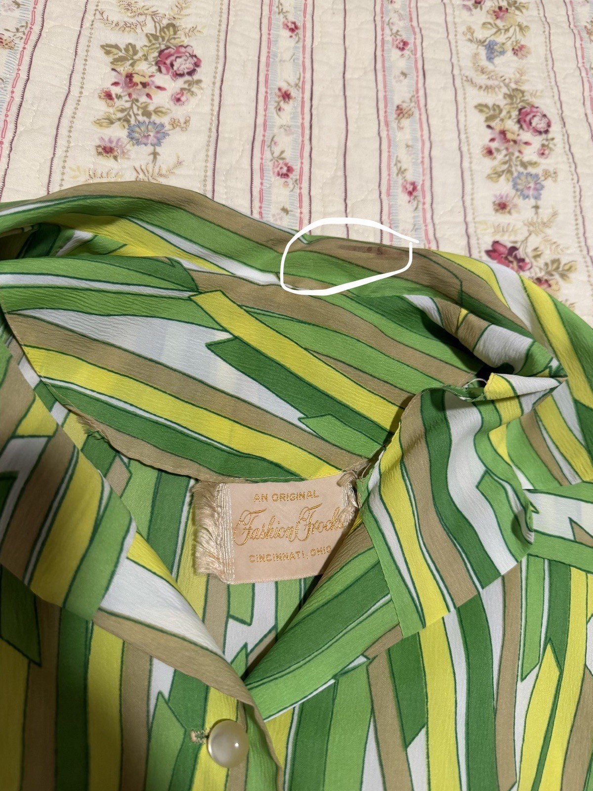 True Vintage 60s 70s Fashion Frocks Green Abstract Stripe Button Front Dress M L