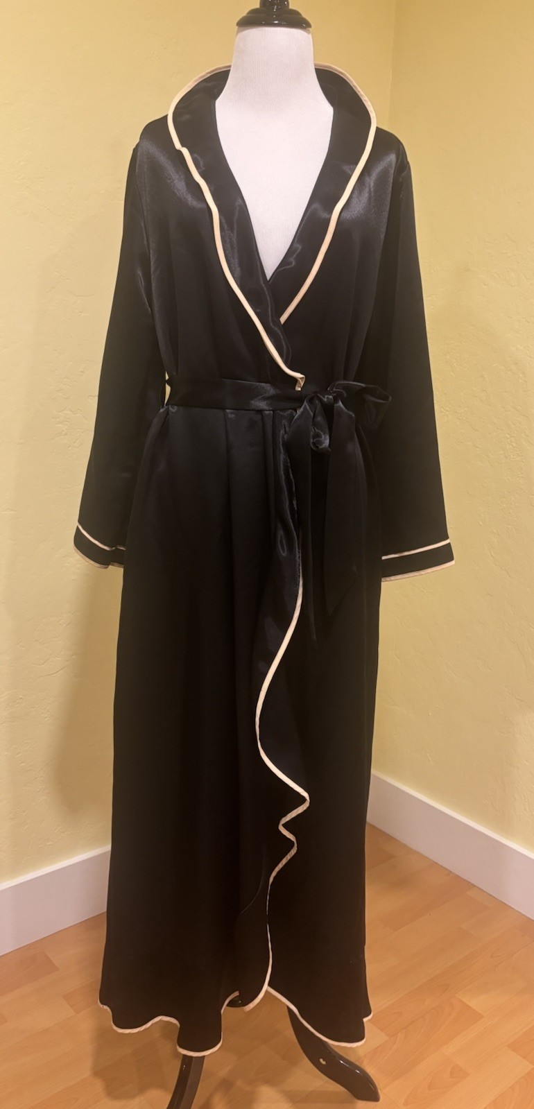 Jones New York Black Satin Robe Long Wrap Gown Women’s Size S/M Pockets