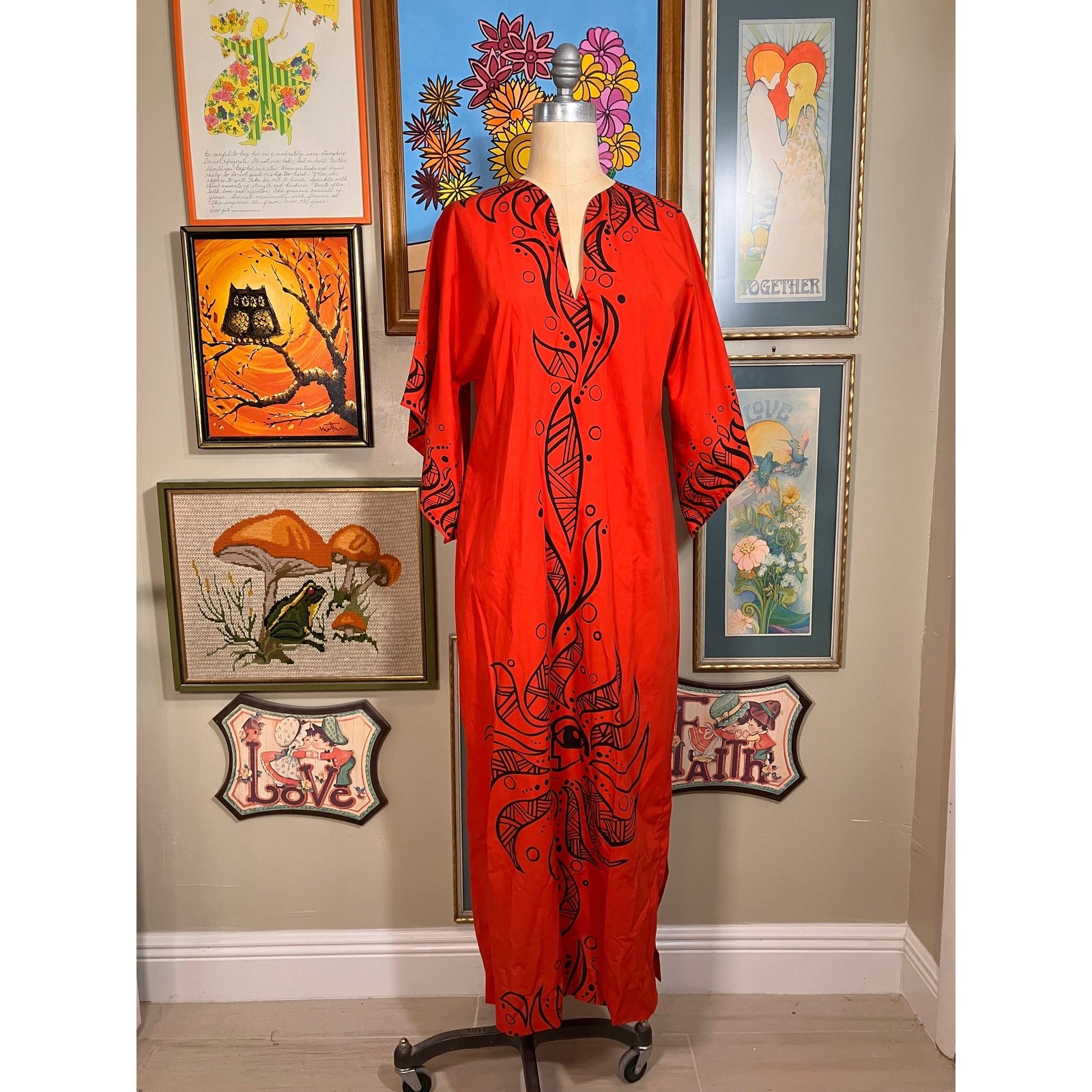 Sun Island 1980s Hawaiian Cotton Maxi Dress Red Black Polynesian Sunburst Muumuu