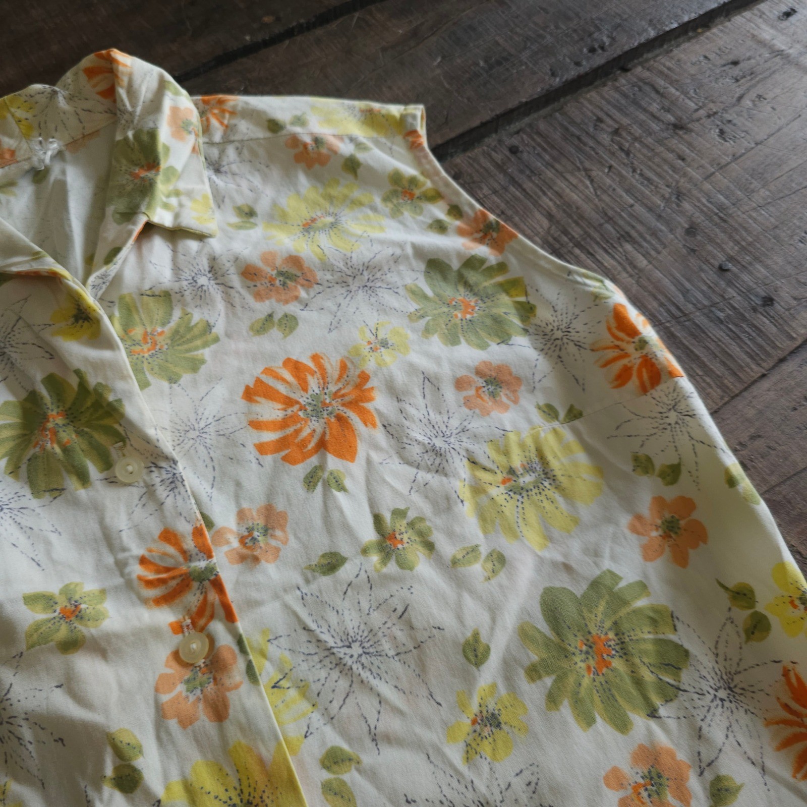 Truly Regal Vintage 50 60s Floral Sleeveless Button Down Blouse Orange Green Mod