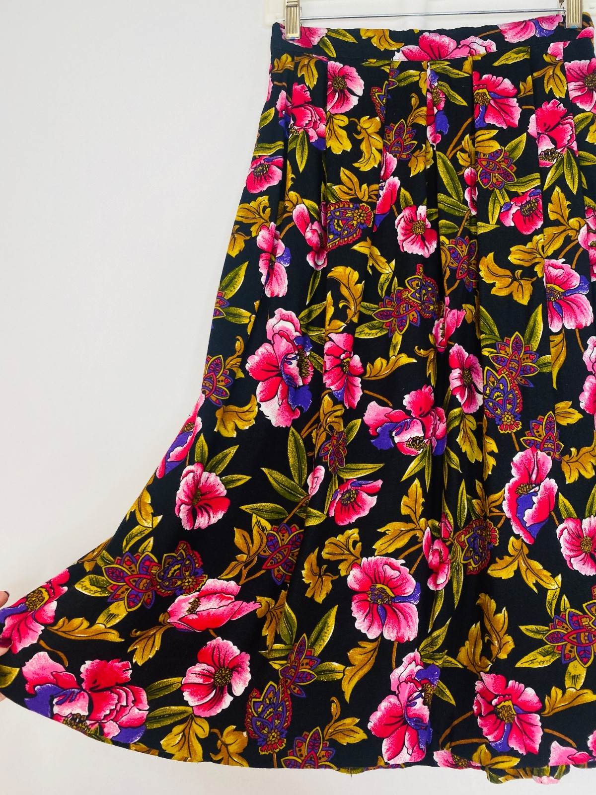 Vintage 1990s pink floral midi skirt S rayon black green pockets paisley