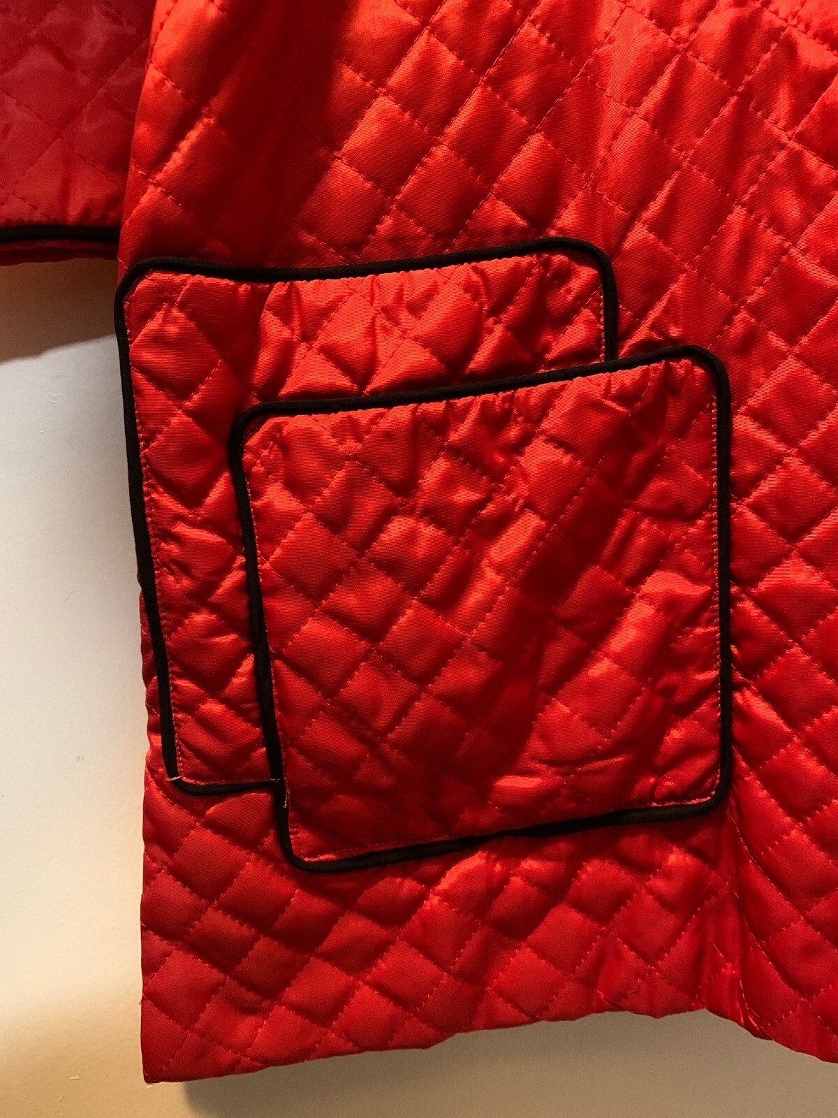 Vintage Joan Iris Red & Black Asian Quilted Bed Jacket / Short Robe – Size 10